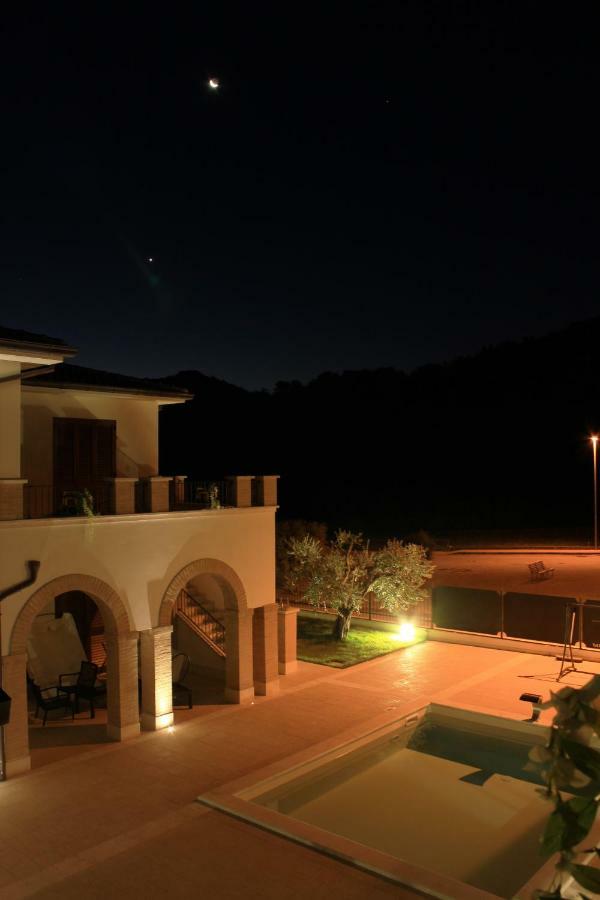 Residence Stella Del Gran Sasso Colledara Exterior foto
