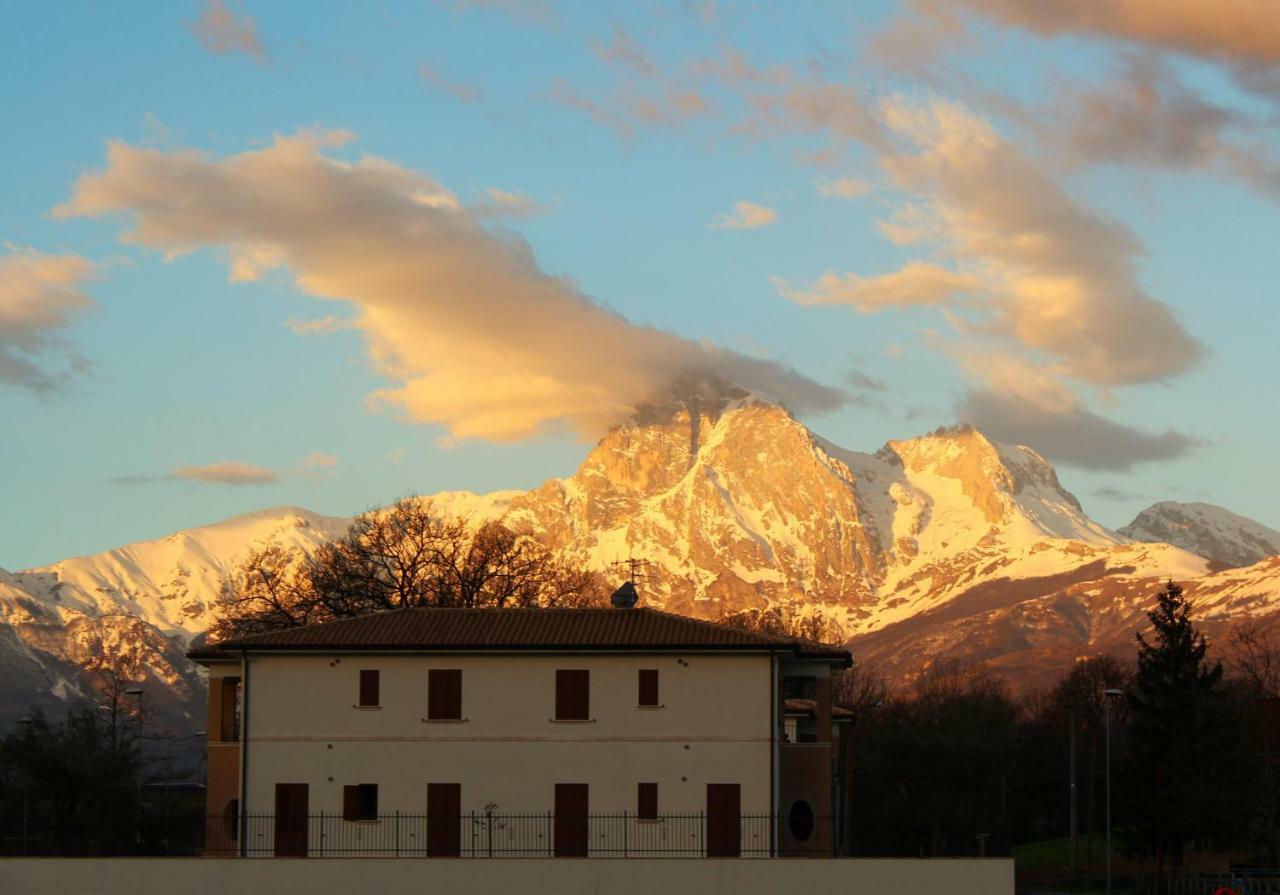 Residence Stella Del Gran Sasso Colledara Exterior foto