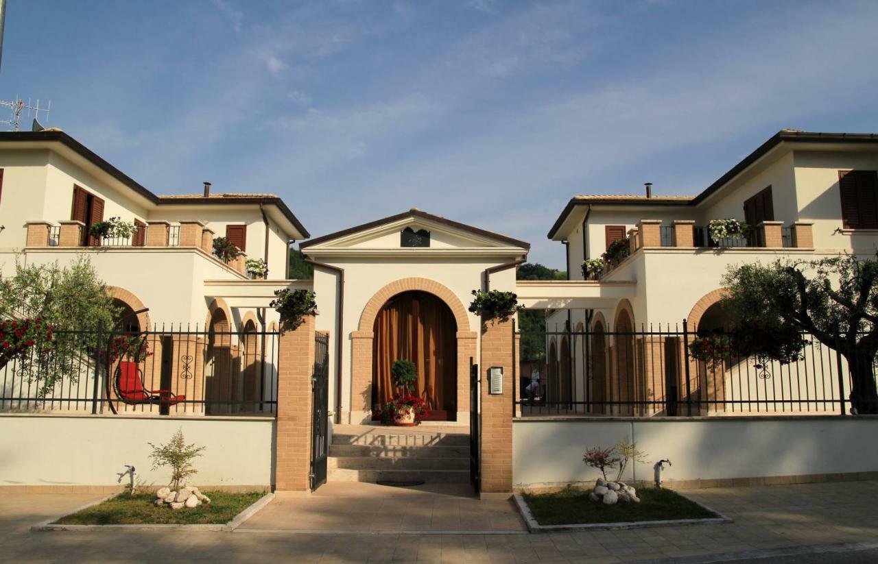 Residence Stella Del Gran Sasso Colledara Exterior foto