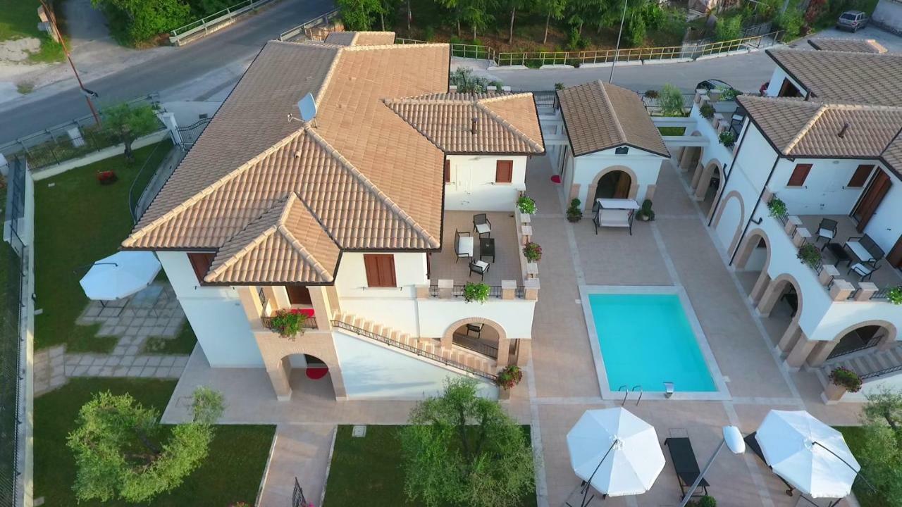 Residence Stella Del Gran Sasso Colledara Exterior foto