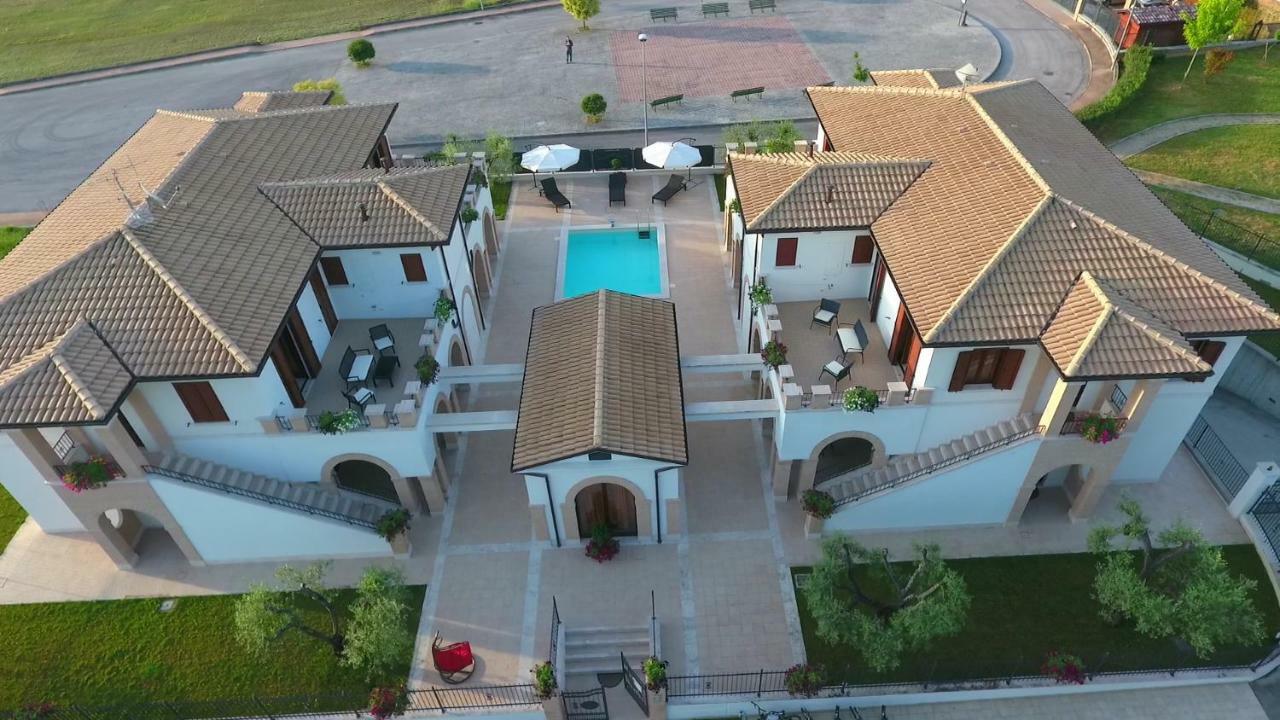 Residence Stella Del Gran Sasso Colledara Exterior foto