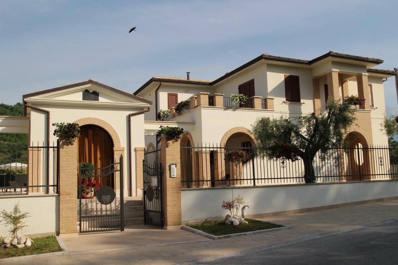Residence Stella Del Gran Sasso Colledara Exterior foto