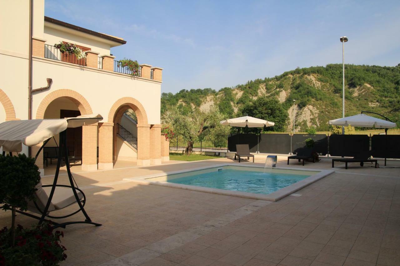Residence Stella Del Gran Sasso Colledara Exterior foto