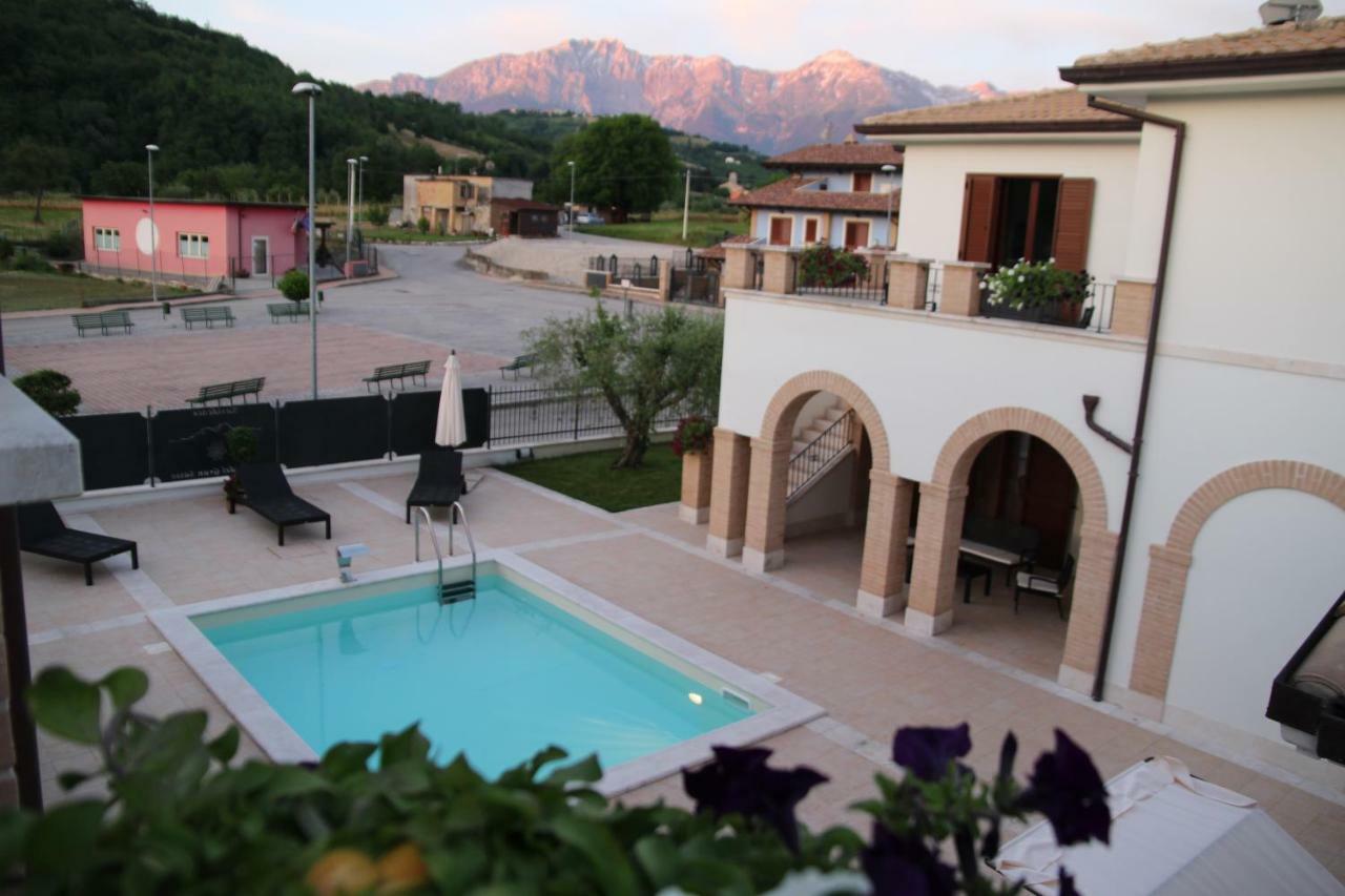 Residence Stella Del Gran Sasso Colledara Exterior foto