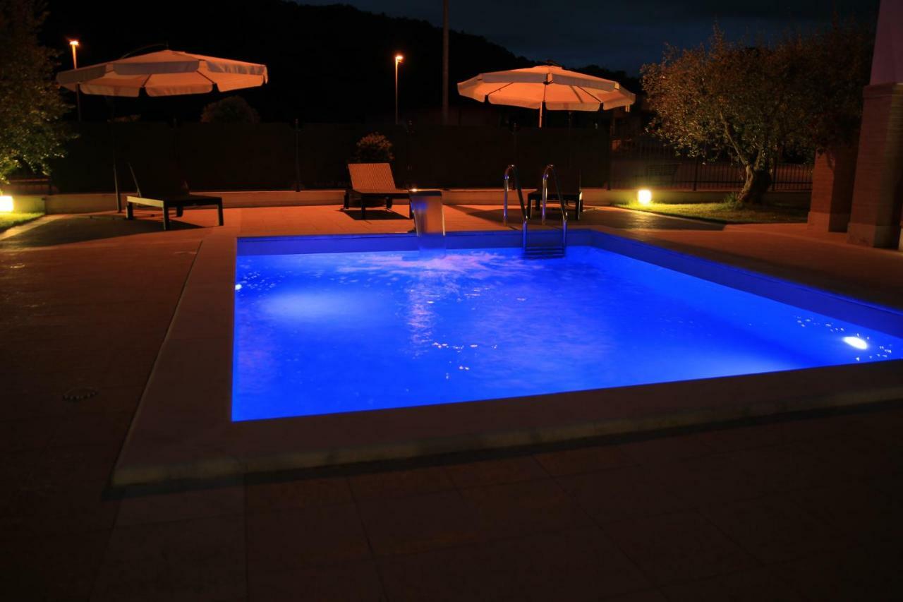 Residence Stella Del Gran Sasso Colledara Exterior foto