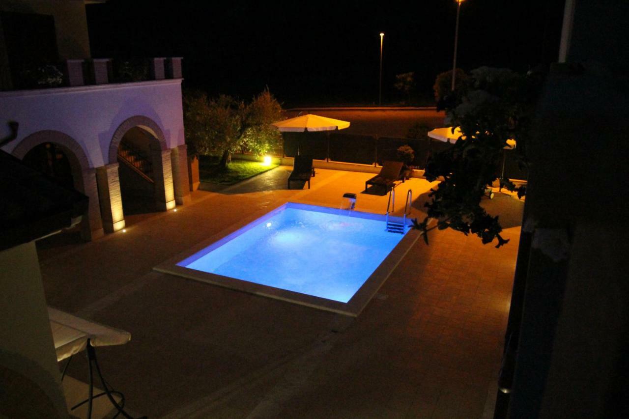 Residence Stella Del Gran Sasso Colledara Exterior foto